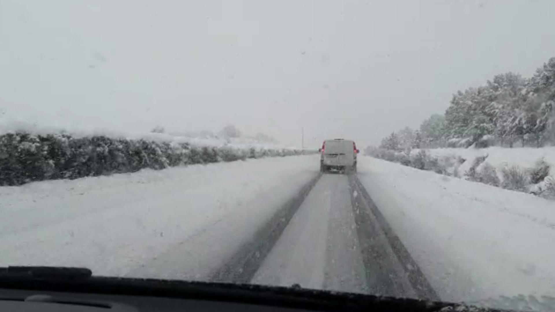 Nieve en la AP-15 a la altura de Carrascal dirección Pamplona