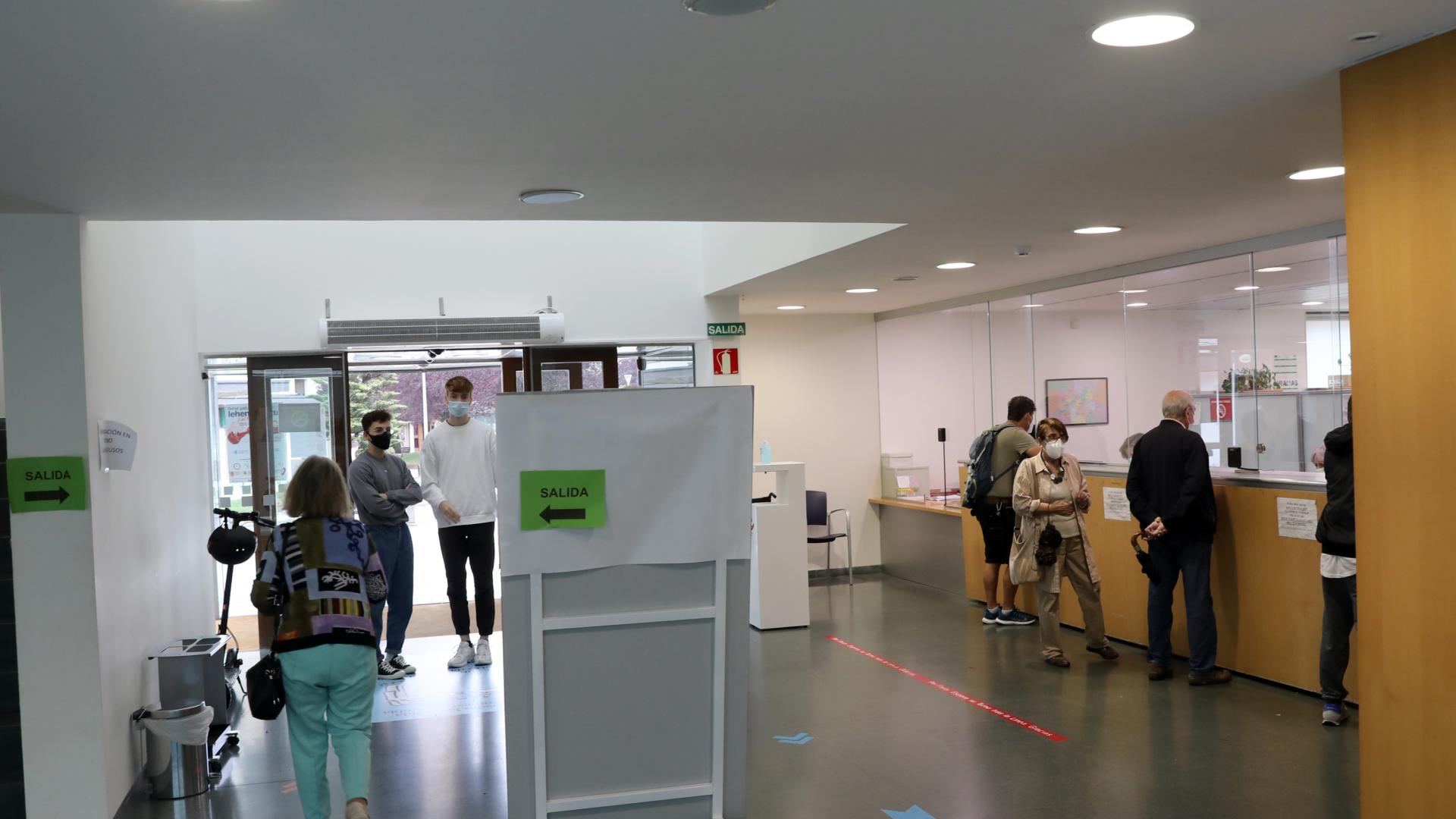 Acceso al centro de salud de San Juan el pasado verano
