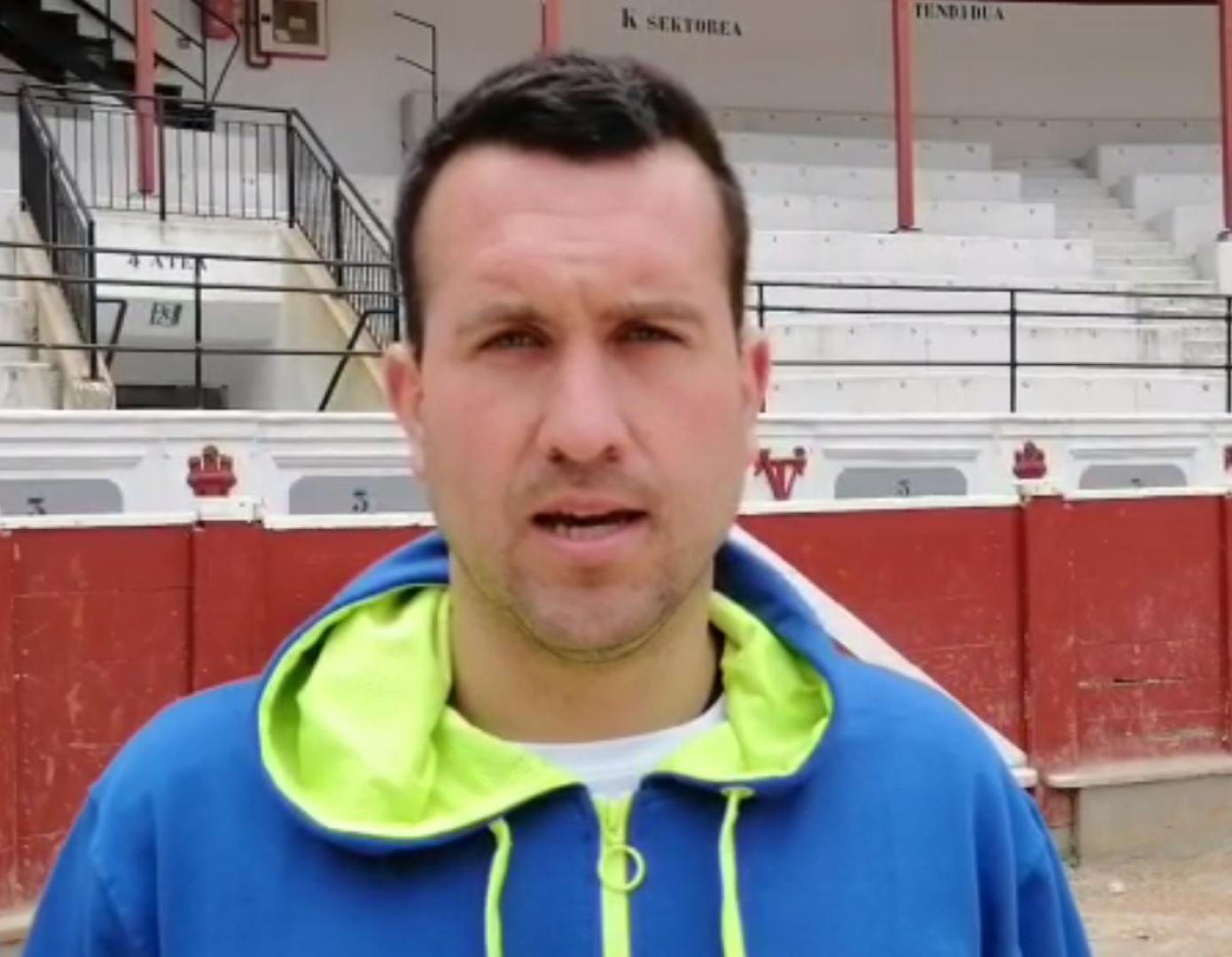 Mikel Larrañaga durante la presentación del desafío