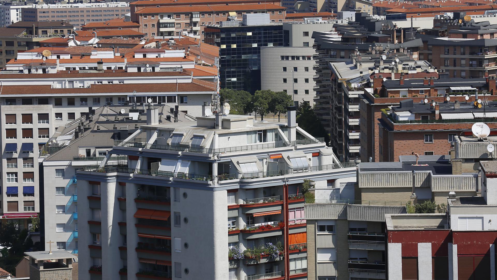 A: EDUARDO BUXENS , 
L: PAMPLONA , 
T:  suplemento vivienda - SAN JUAN