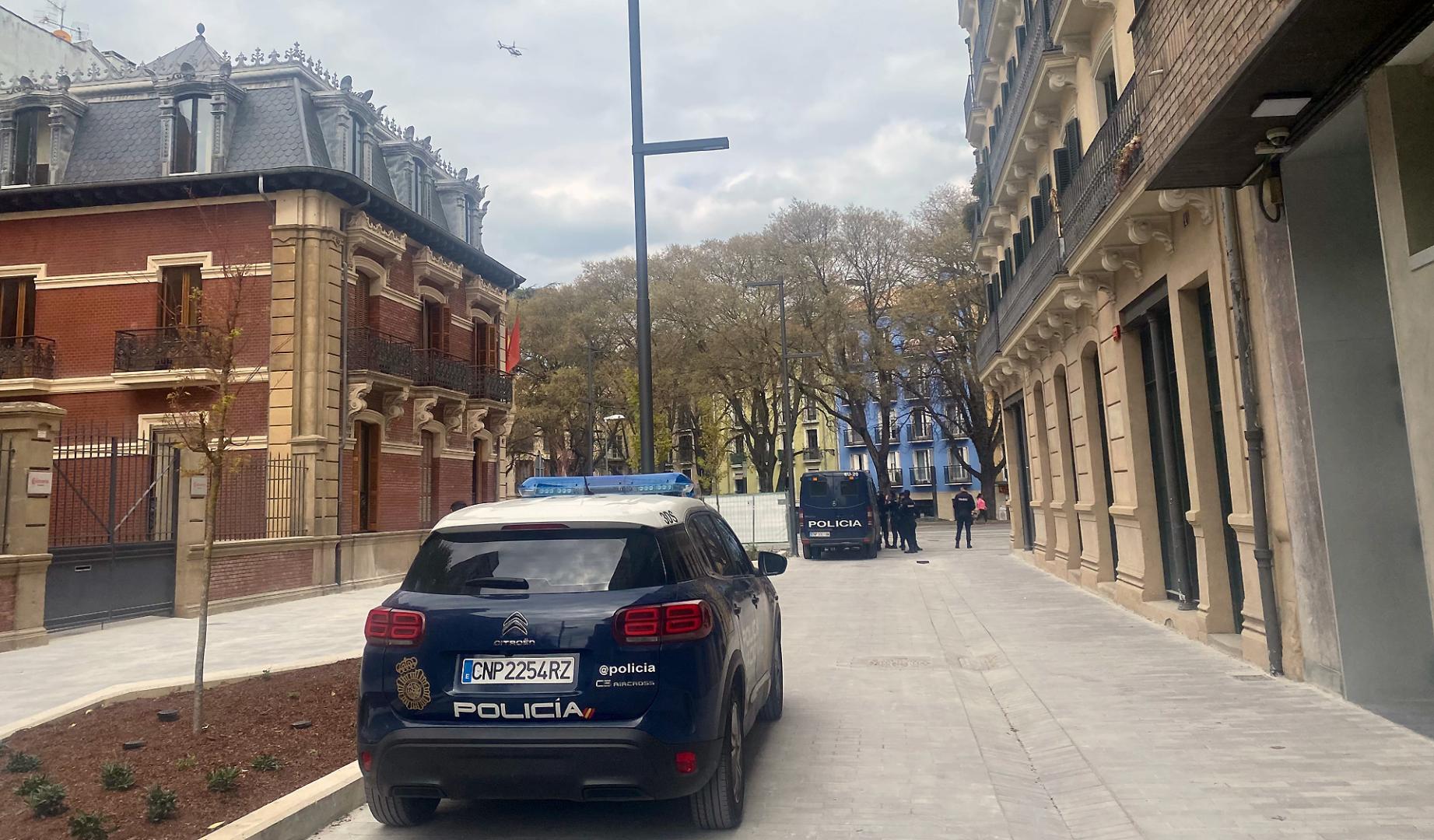 Un vehículo de la Policía Nacional, en Pamplona