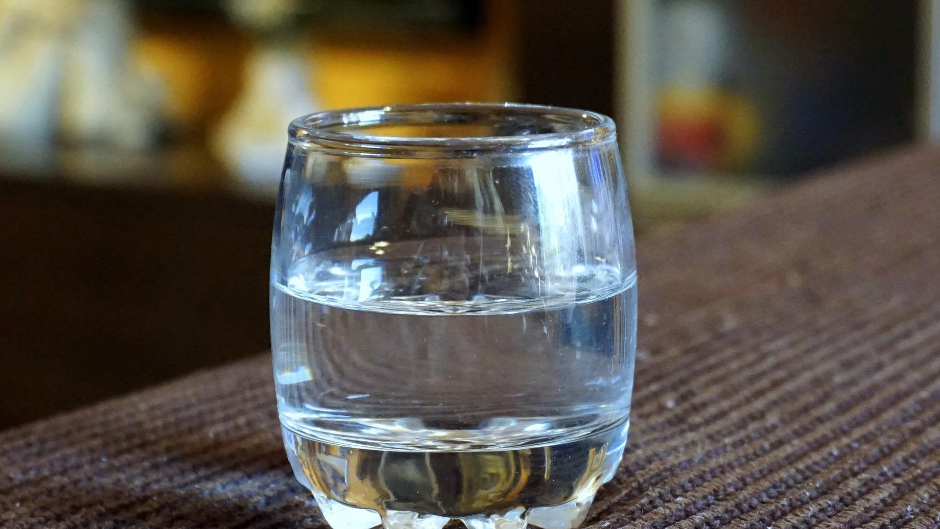 La hostelería y restauración tendrán que ofrecer "siempre" a los consumidores o usuarios de sus servicios la posibilidad de beber agua no envasada de grifo