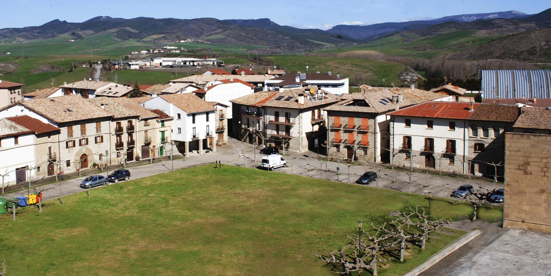 Plaza del Ferial de Urroz-Villa