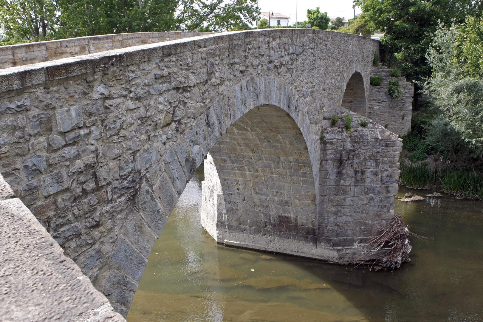 Puente de Miluce, sobre el río Arga