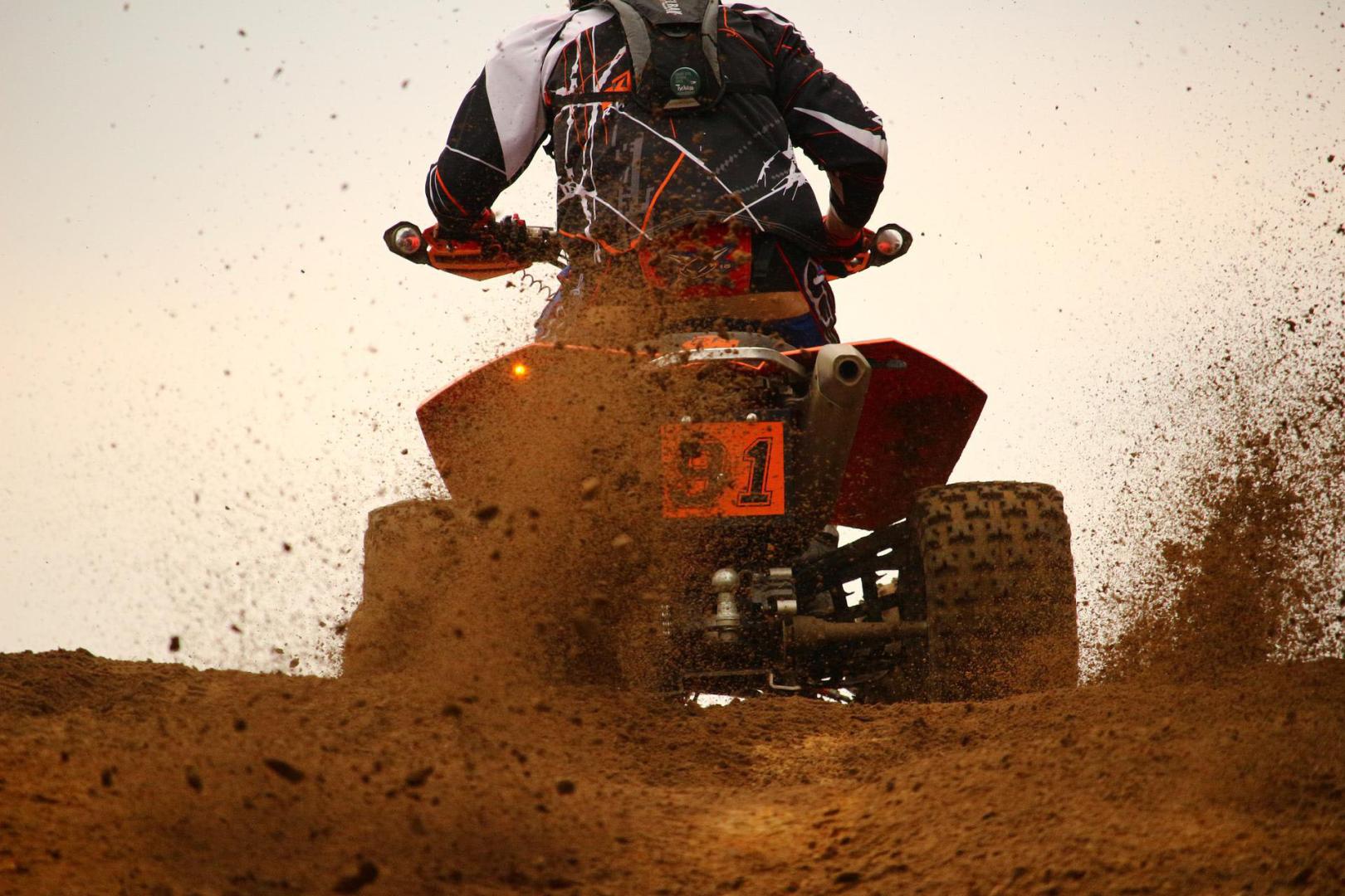 Una persona, en un quad