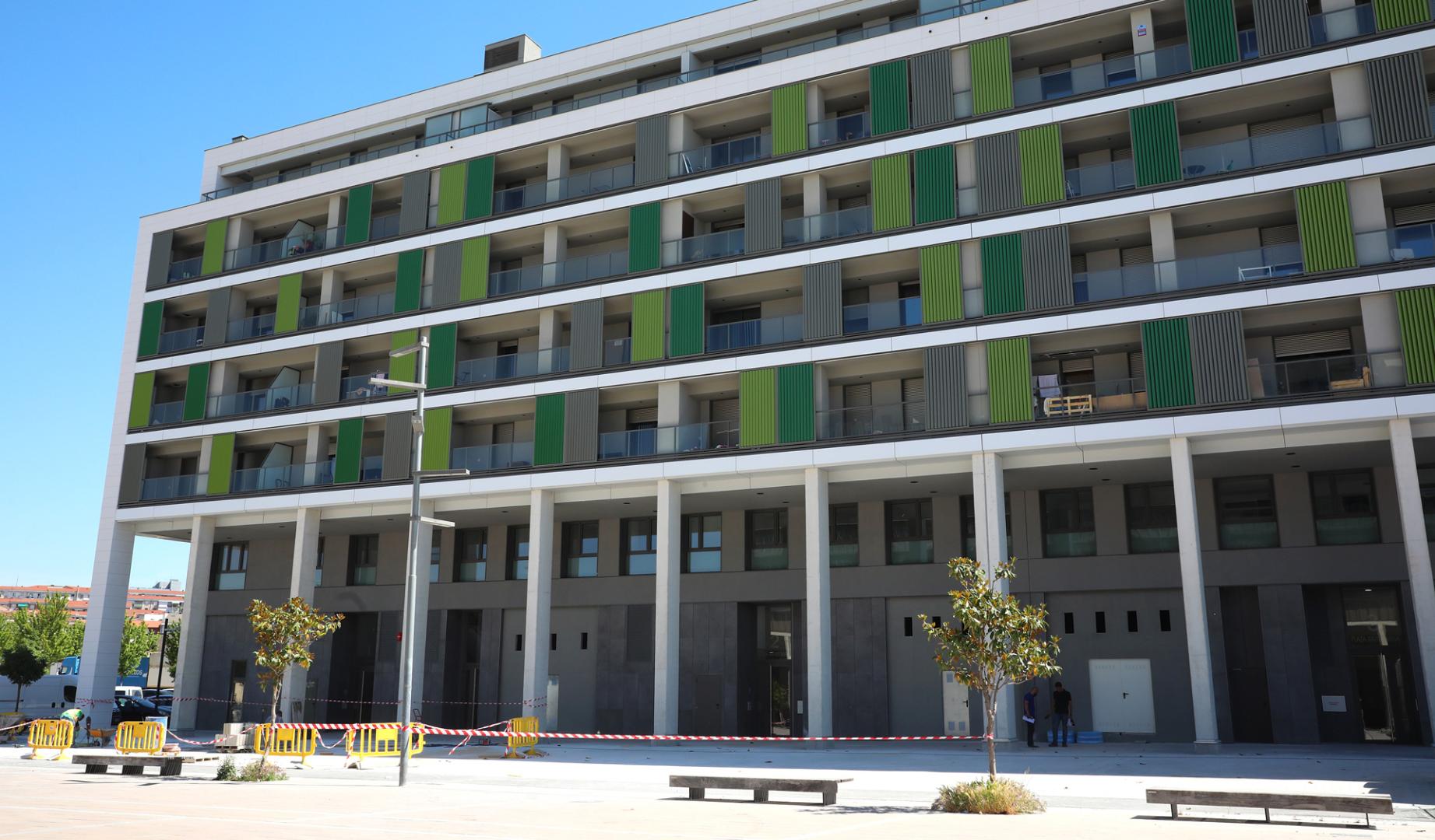 Vista del inmueble afectado, en la plaza Xavier Mina, en el barrio de Arrosadía