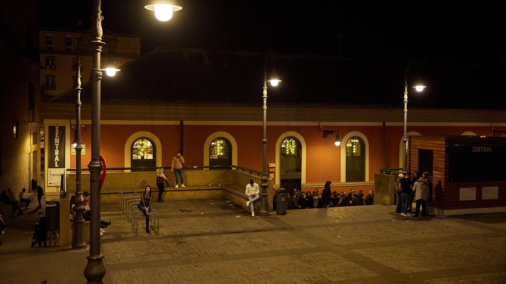 Exterior de la Sala Zentral, en la plaza de los Burgos
