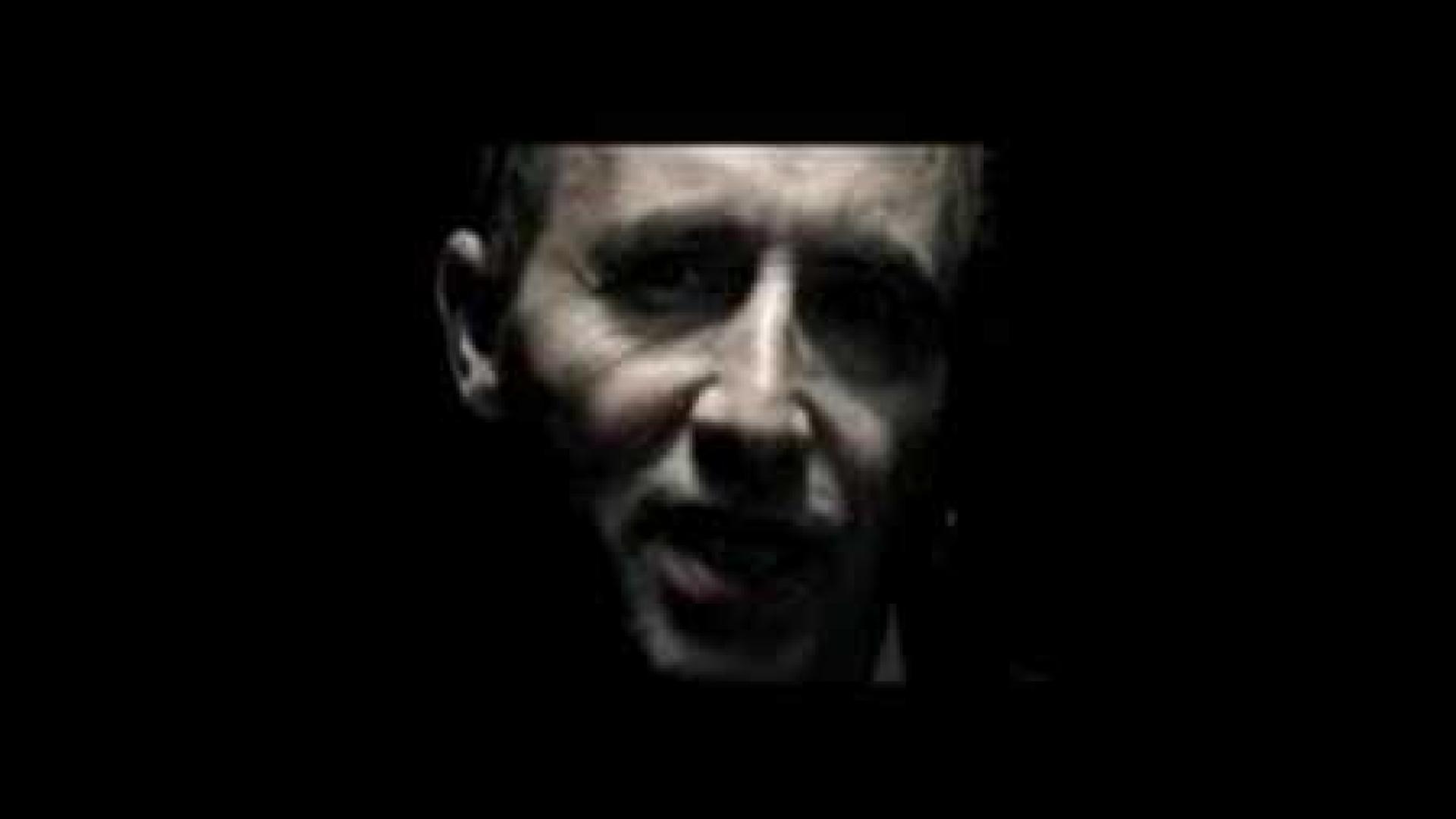 Videoclip del tema "Abrázame" del grupo Doctor Deseo realizado por Koldo Serra. Single del disco "Rómpeme con mil caricias" de 2004.