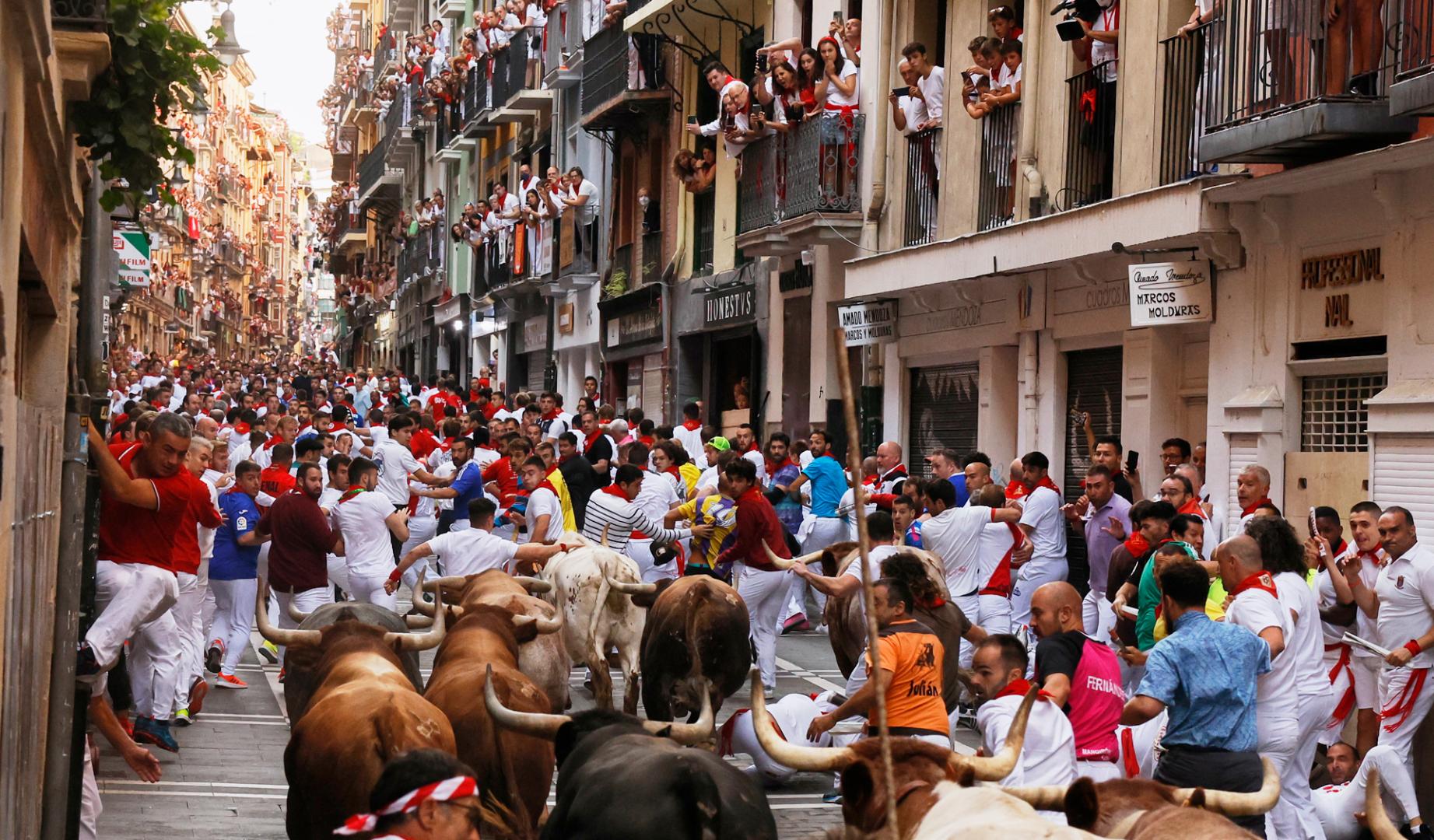 El alquiler de balcones para ver el encierro, uno de los servicios más demandados por los turistas extranjeros