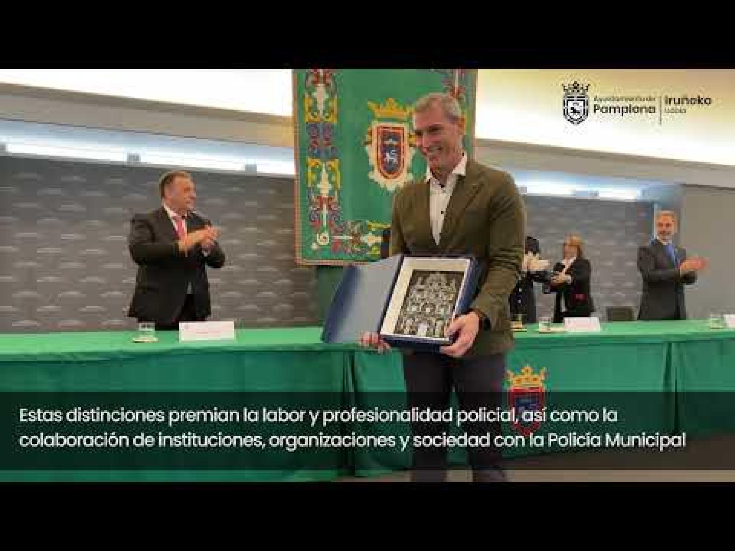 La Policía Municipal de Pamplona ha celebrado este jueves la festividad de San Miguel, su patrón, con un acto en el que se ha hecho entrega de 18 medallas de servicios distinguidos, 39 felicitaciones públicas y 6 reconocimientos a la ciudadanía por su colaboración con el cuerpo policial.
