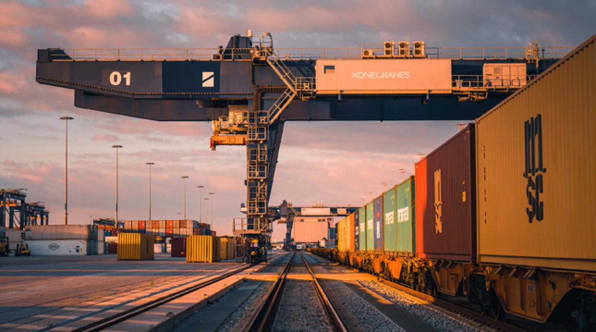 Los servicios ferroviarios que enlazan con el Port de Barcelona facilitan la exportación a todo el mundo de las mercancías de las empresas de Navarra.