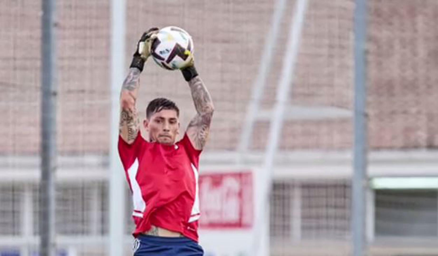 Chimy Ávila actúa de portero en Tajonar