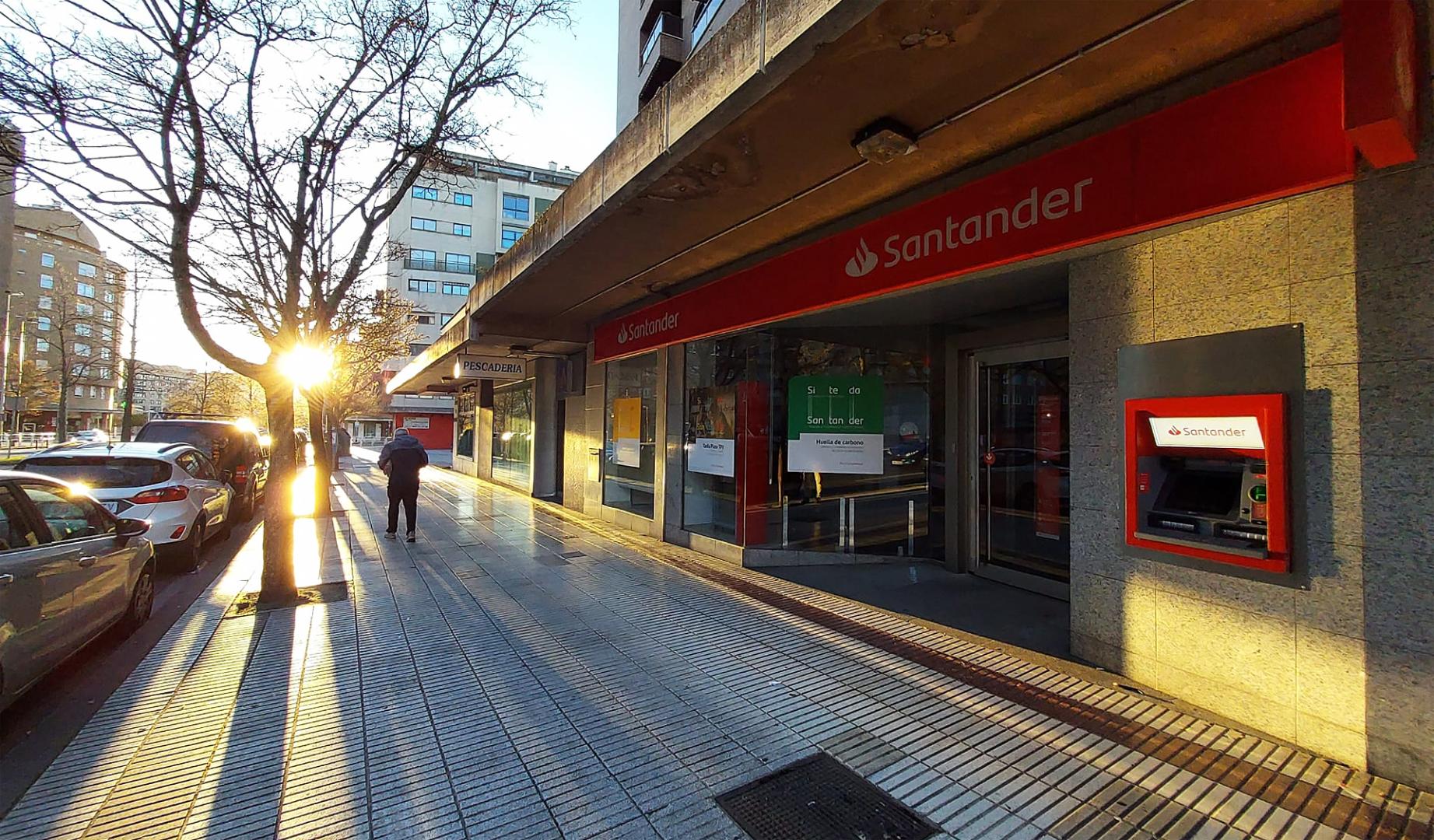 Sucursal del Banco Santander de la calle Ermitagaña