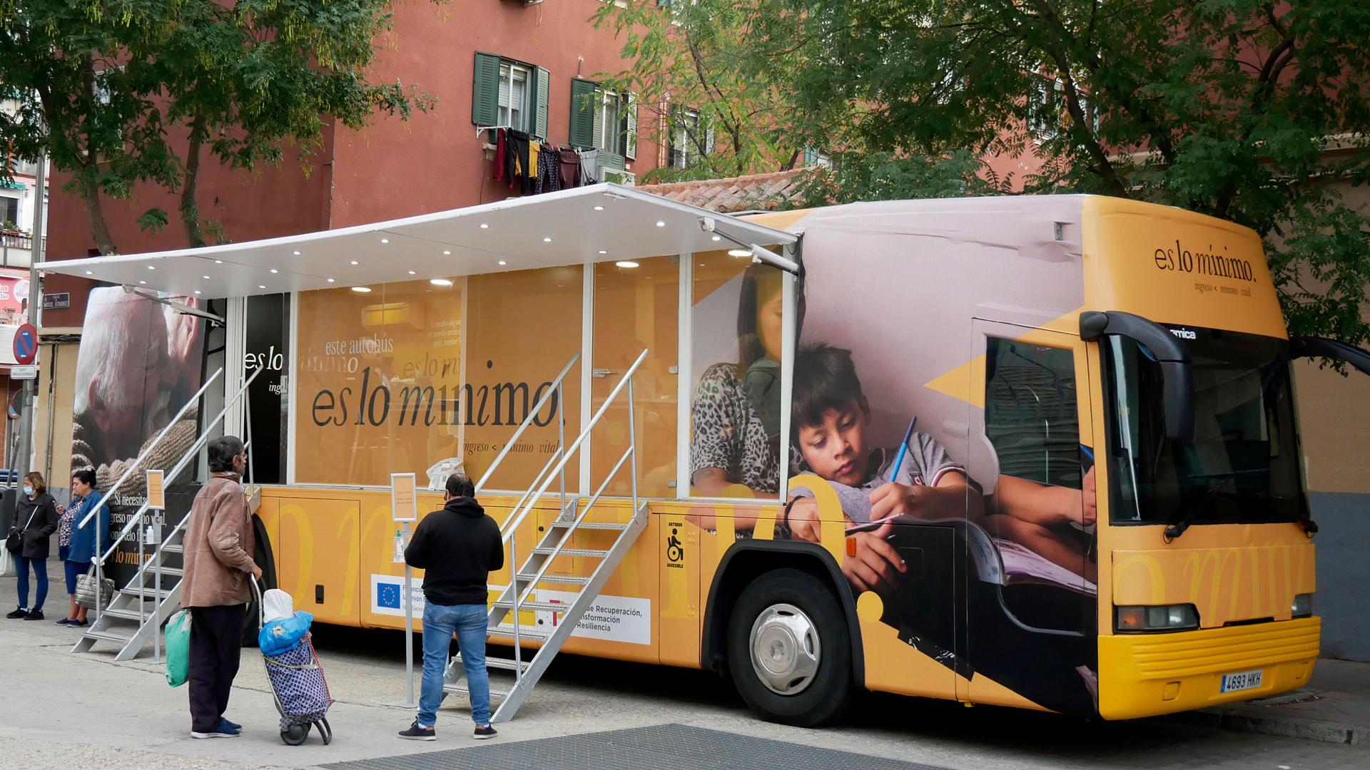 Autobús informativo del Ingreso Mínimo Vital puesto en marcha por el Ministerio de Inclusión, Seguridad Social y Migraciones