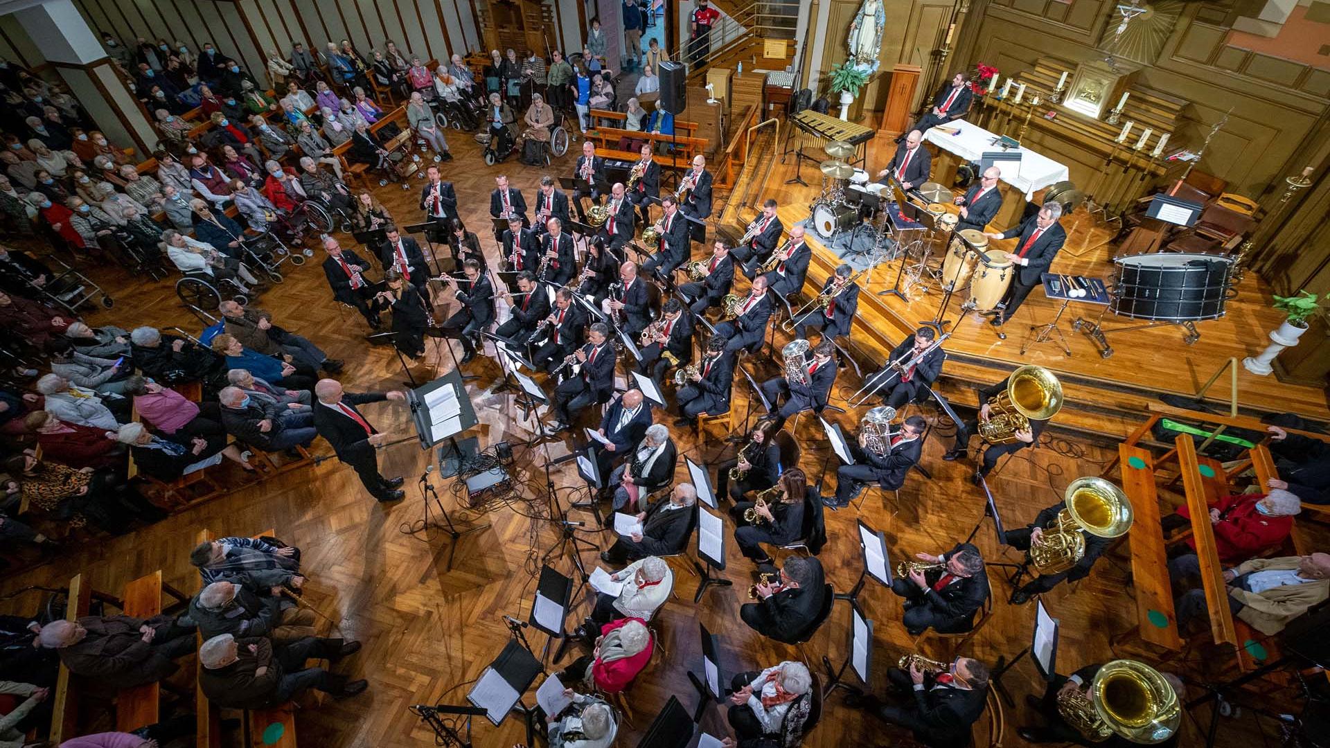 Fotos del concierto de la Pamplonesa y Voces de Oro en la Casa de la Misericordia de Pamplona.