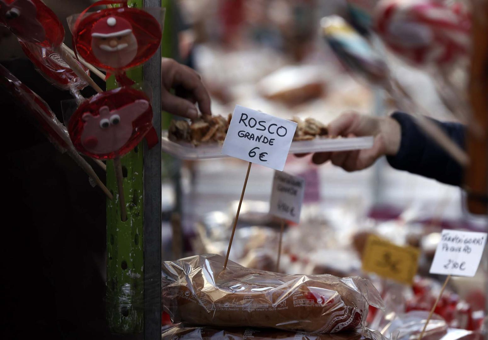 Imagen del mercadillo y procesión en honor a San Blas este viernes, 3 de febrero, en Pamplona.