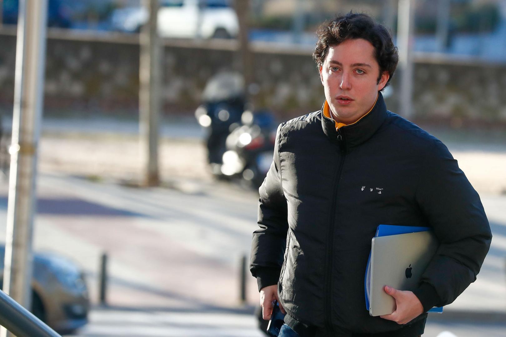 Francisco Nicolás Gómez Iglesias, el Pequeño Nicolás, a su llegada al juicio celebrado este lunes en la Audiencia de Madrid