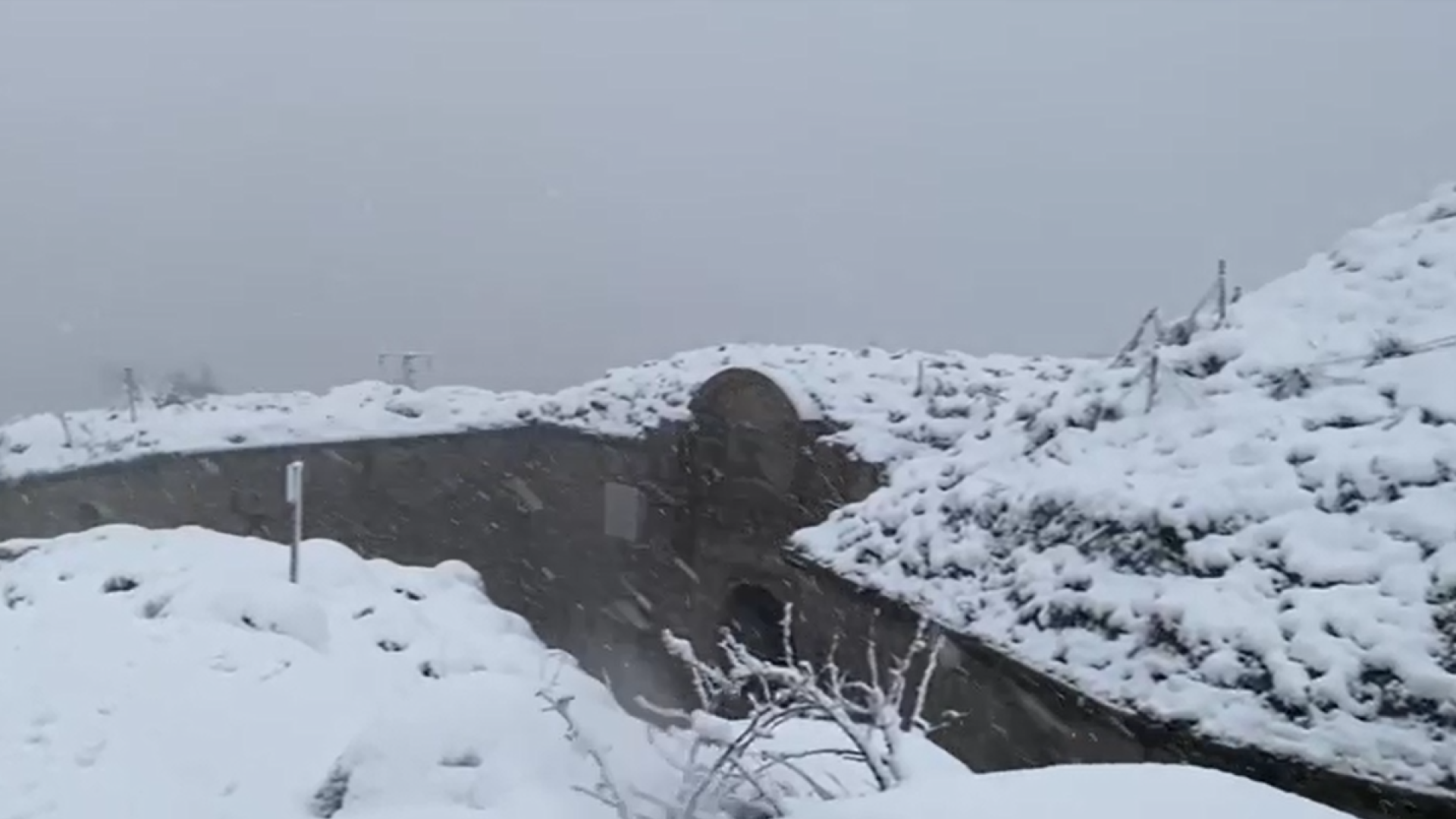 Un manto de nieve cubre el Fuerte de San Cristóbal