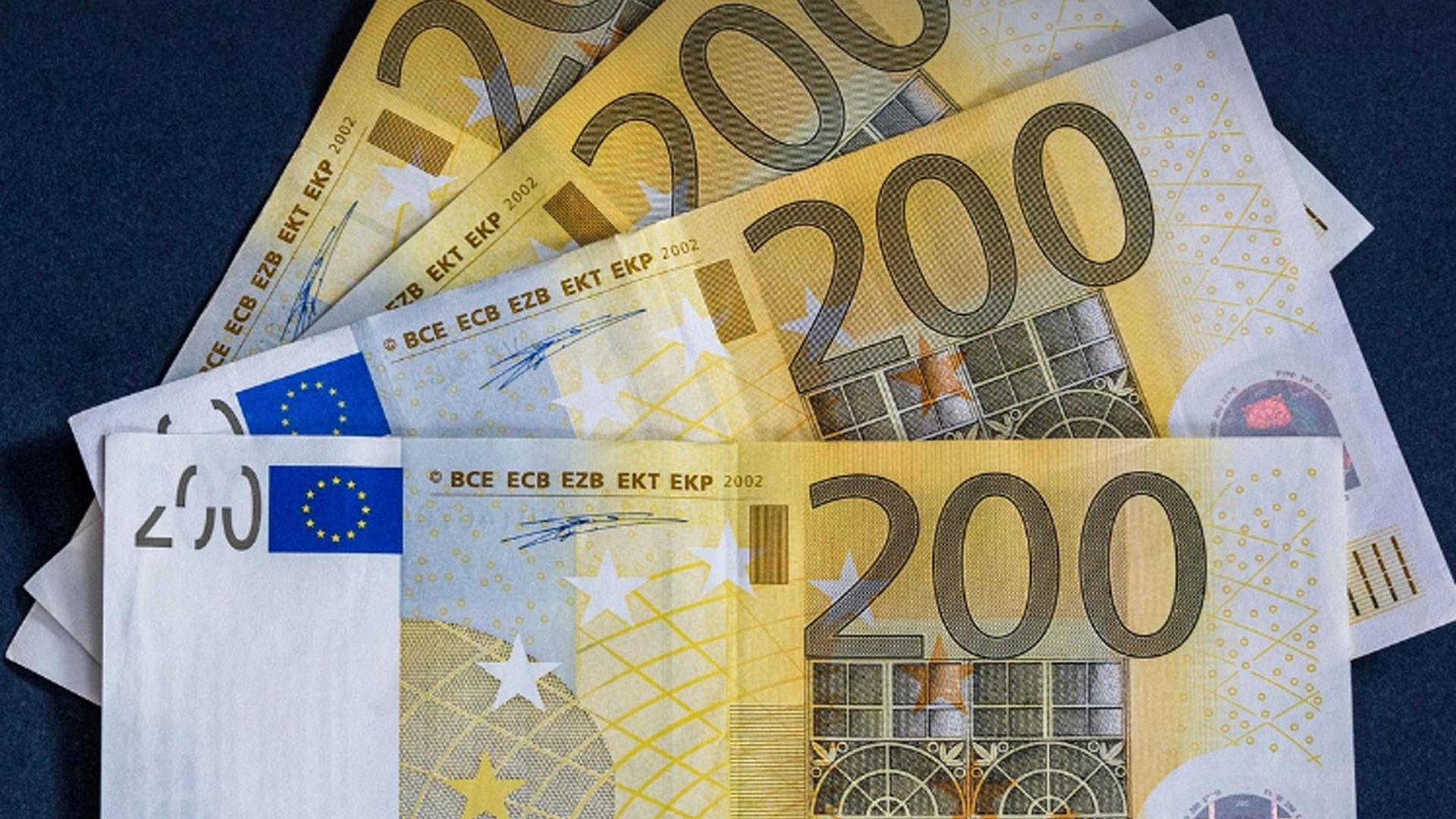 Imagen de archivo de varios billetes de 200 euros