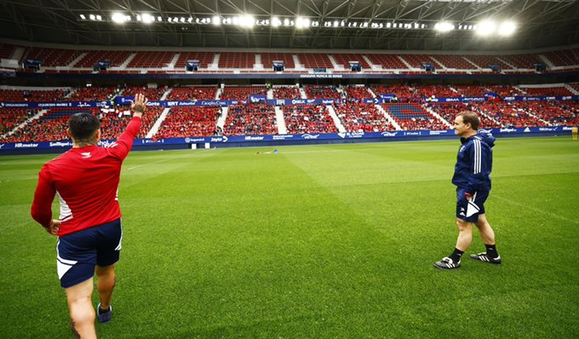 Entrenamiento de Osasuna con 4.000 niños en la grada