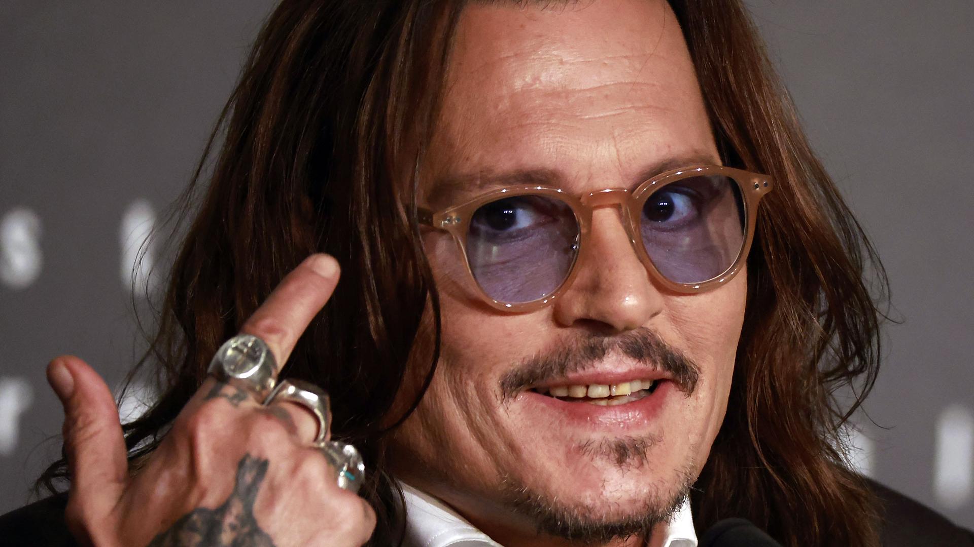 El actor estadounidense Johnny Depp, durante la rueda de prensa que ha ofrecido durante la 76 edición del Festival de Cannes