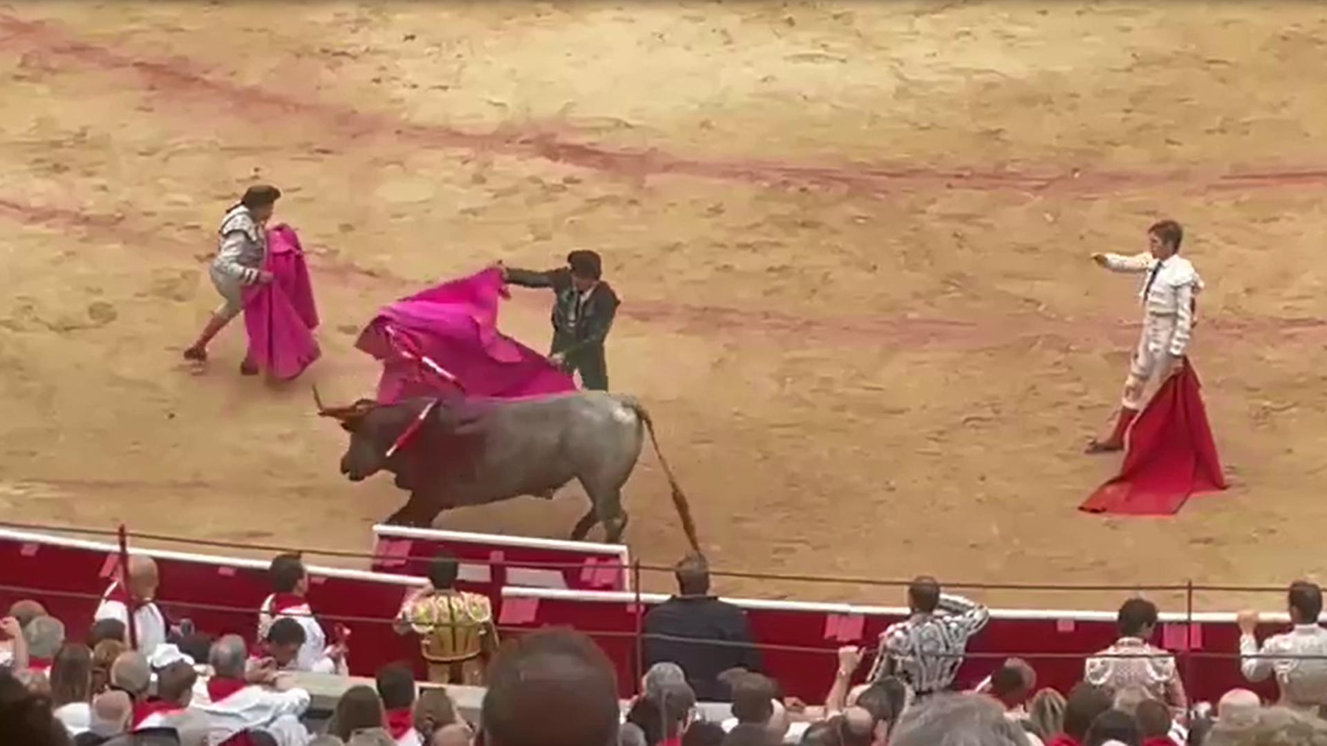 El torero de Espartinas ha terminado la faena muy mermado por el puntazo sufrido en el cuarto