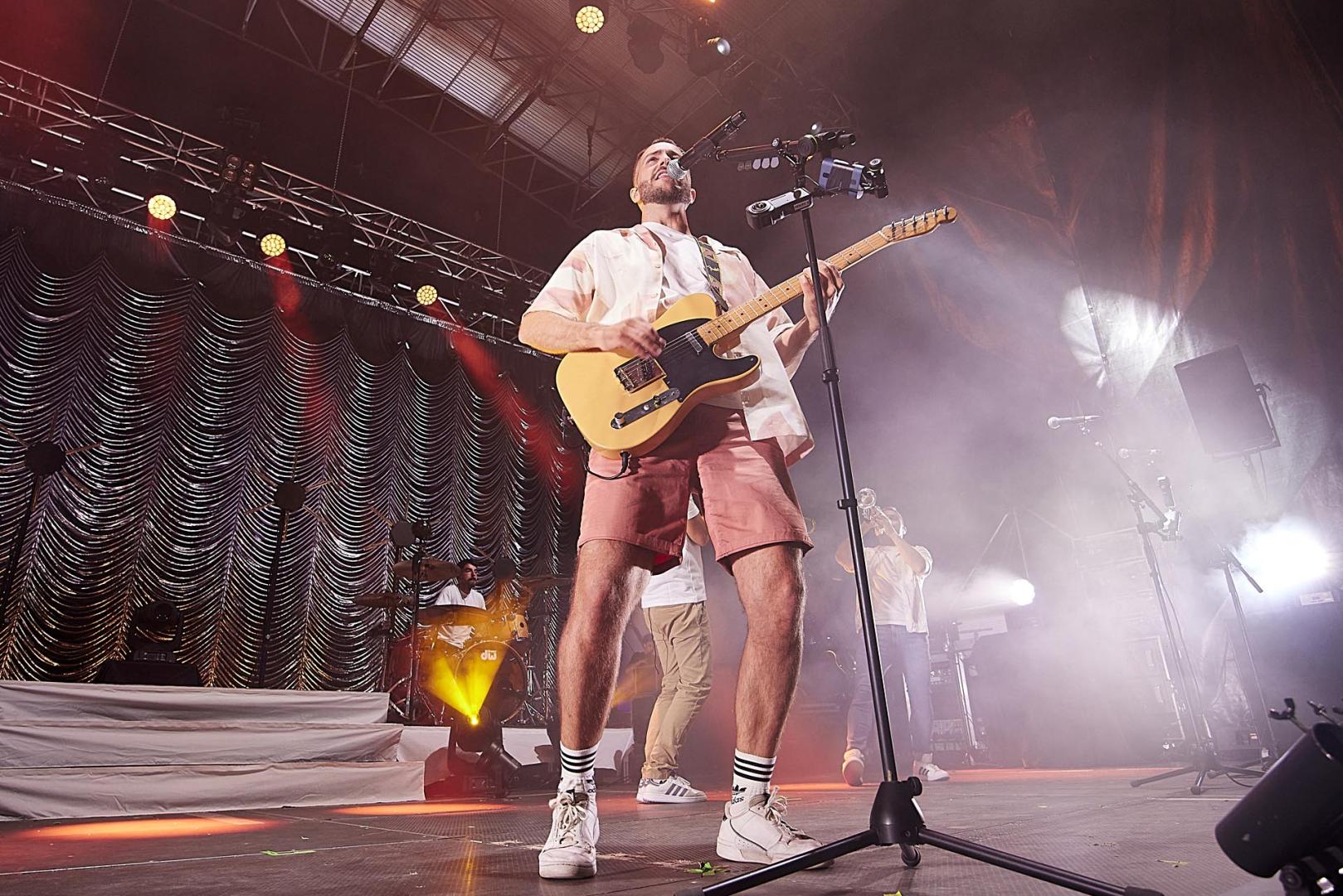 Concierto de En Tol Sarmiento (ETS) en la Plaza del Castillo.