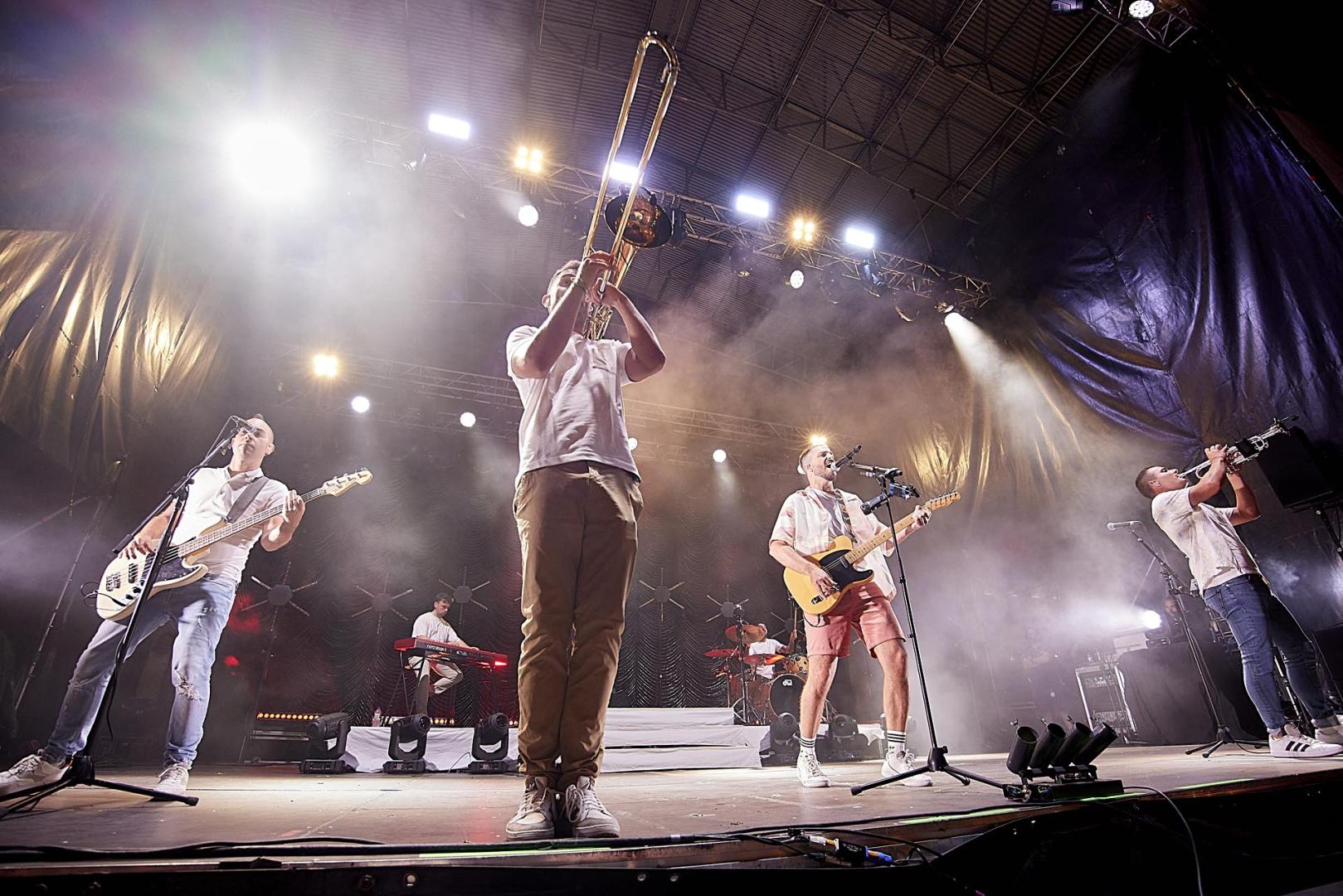 Concierto de En Tol Sarmiento (ETS) en la Plaza del Castillo.