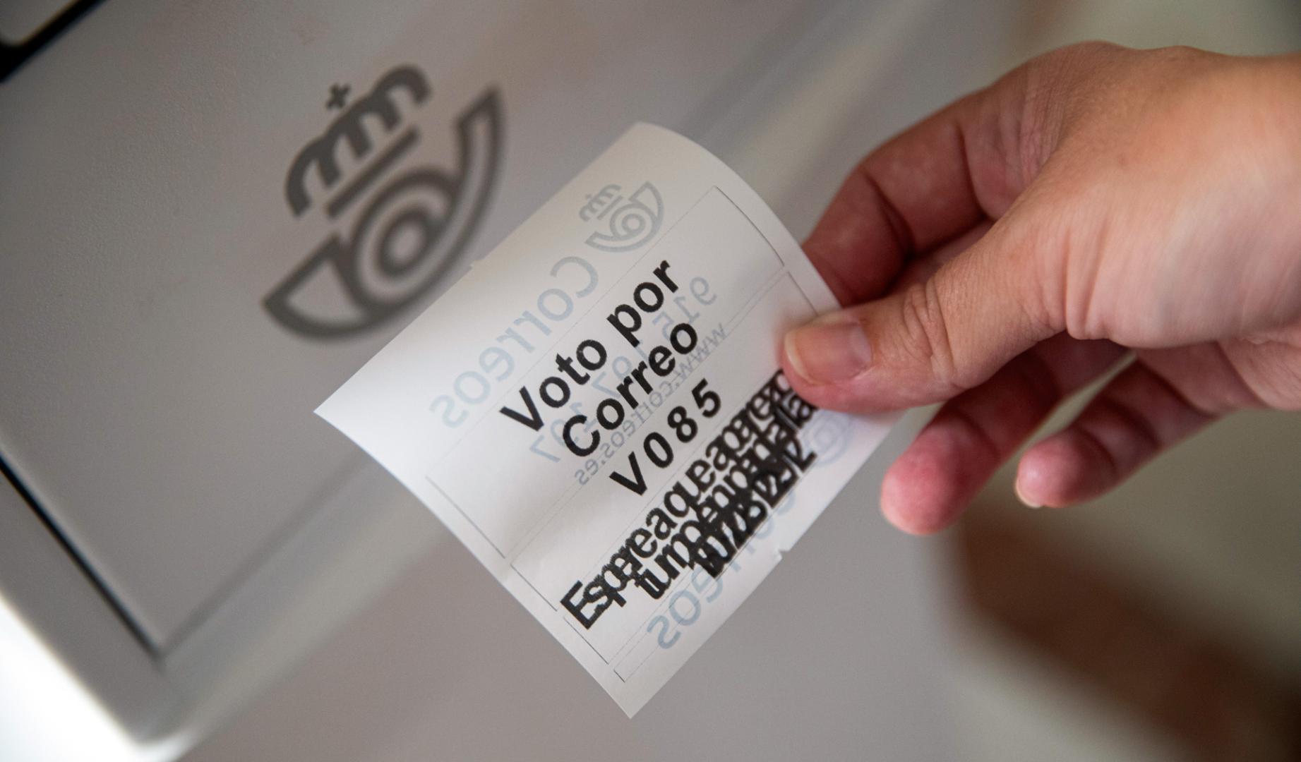 Ticket para emitir el voto por correo en una oficina postal