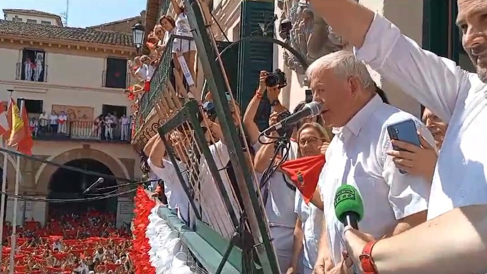 Las fiestas de Santa Ana de Tudela han arrancado este mediodía con el cohete lanzado por uno de los grandes embajadores y cronistas de la ciudad y sus tradiciones, el exlocutor de radio Jesús Marquina Arellano
