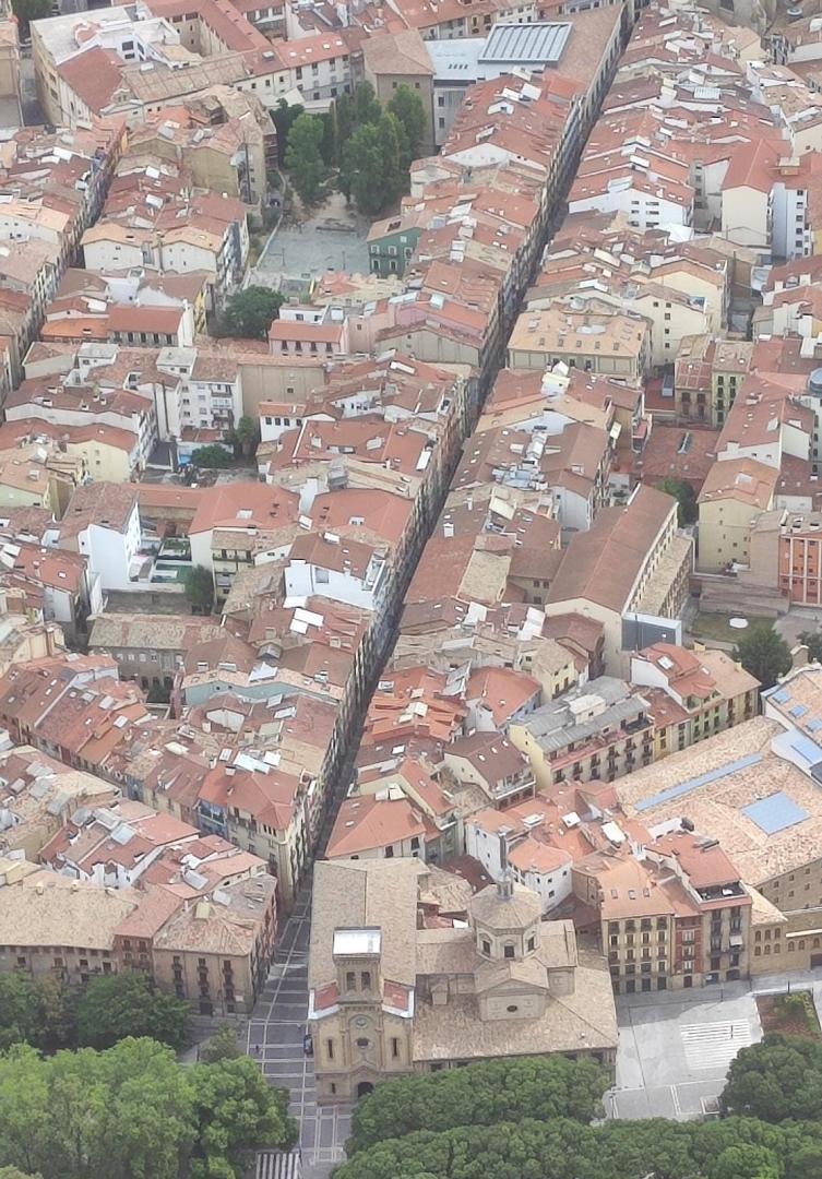 A vista de pájaro: San Lorenzo, capilla San Fermín y Casco Viejo de Pamplona