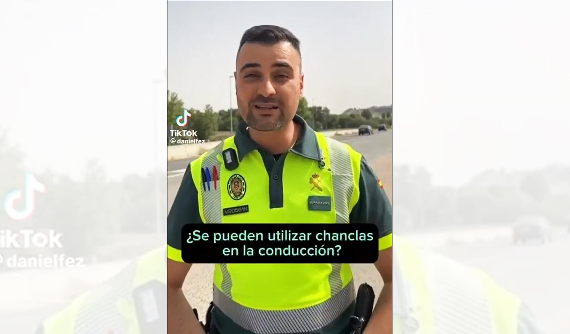 Vídeo humorístico sobre conducir con chancletas