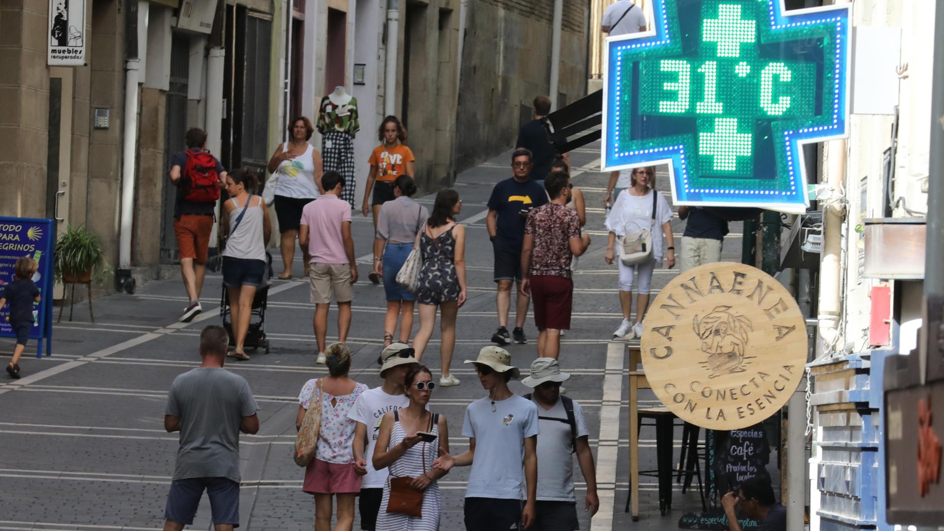 Imagen del centro de Pamplona, donde ayer se sobrepasaron los 38 grados