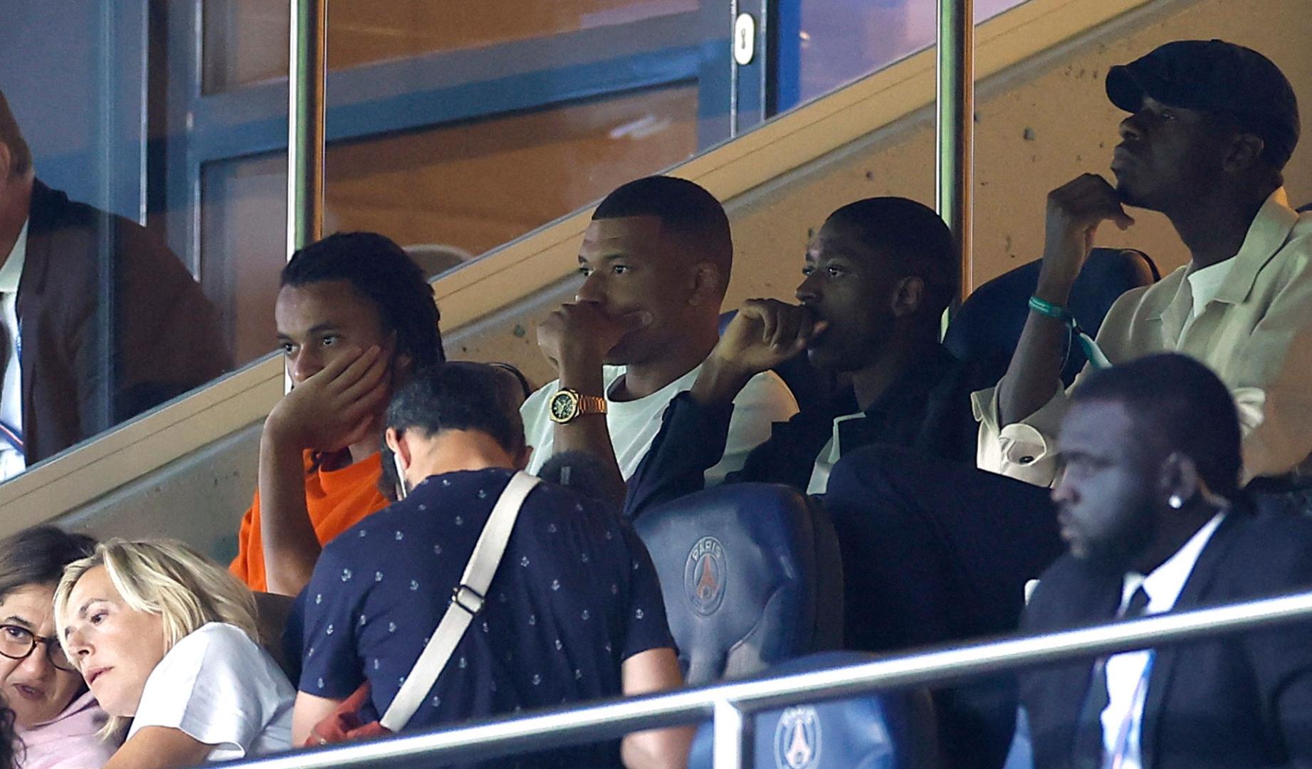 Mbappé junto a Ousmane Dembele en el primer partido del PSG en Ligue 1