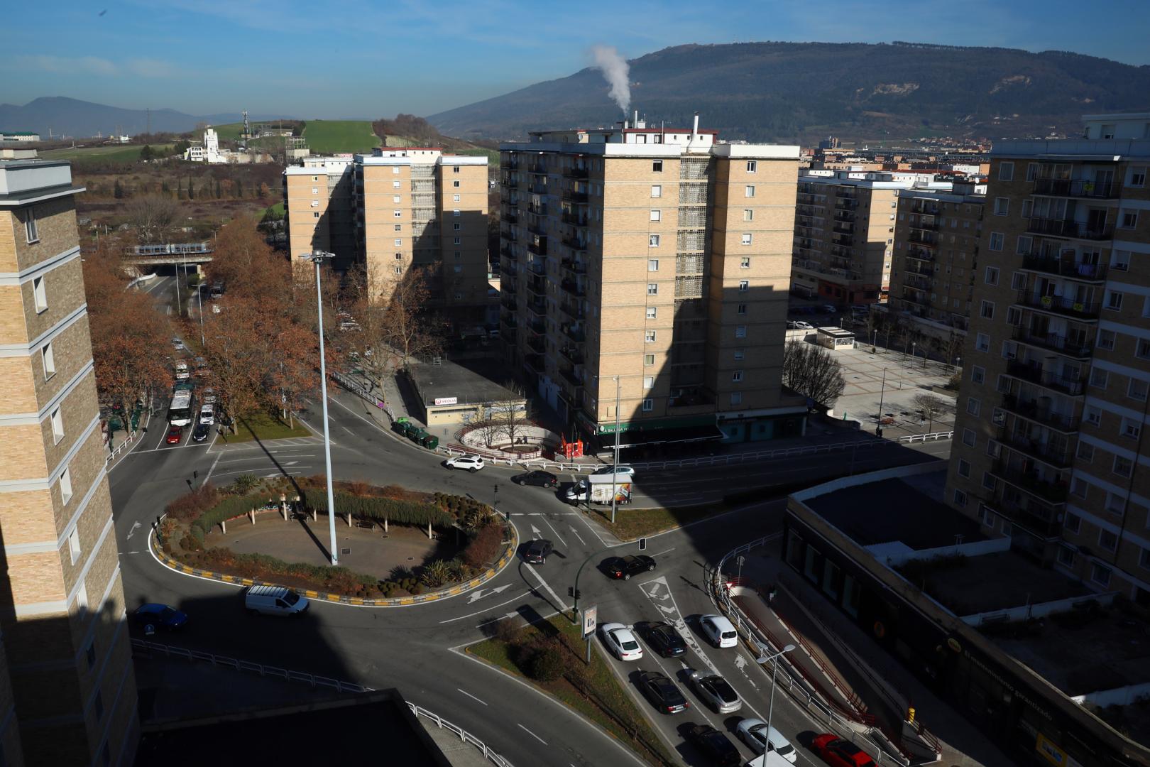 Vista aérea de la rotonda de la avenida de Navarra en su confluencia con la de San Jorge para la que se busca una solución