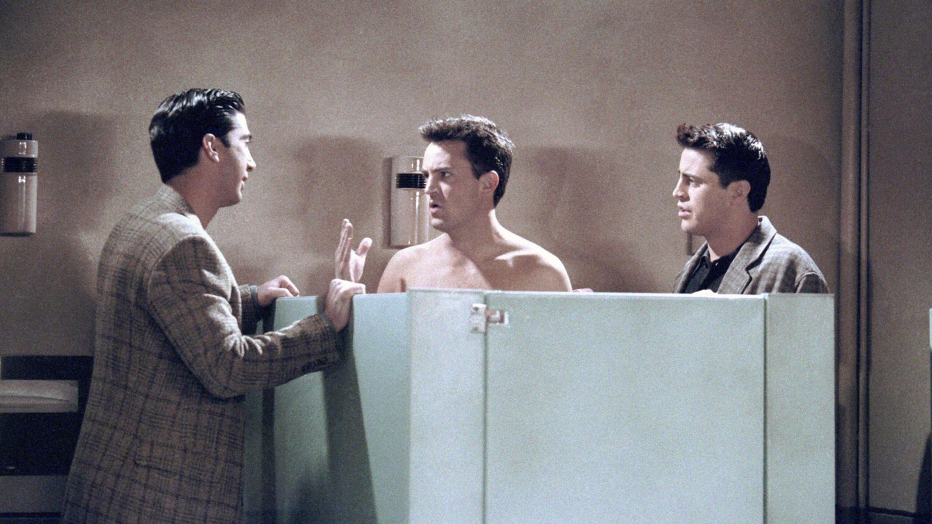 David Schwimmer, Matthew Perry y Matt LeBlanc en un episodio de ‘Friends’