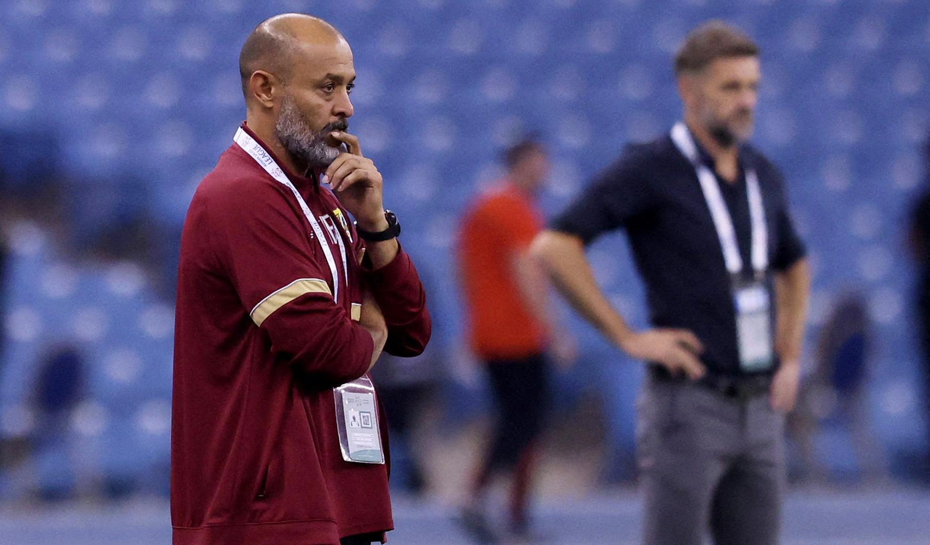 El exguardameta rojillo Nuno Espirito Santo dirigiendo un encuentro al Al-Ittihad
