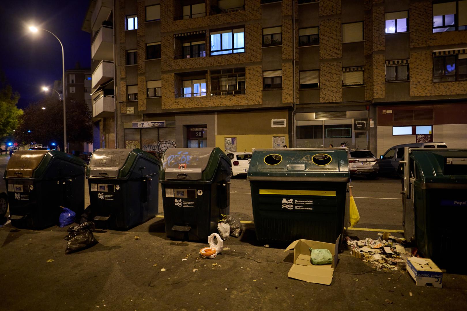 A: MIGUEL OSÉS
F: 14-11-2023
P: 
L: CALLE JOAQUIN BEUNZA, PAMPLONA
T: CONTENEDORES LIDERES EN BOLSEO