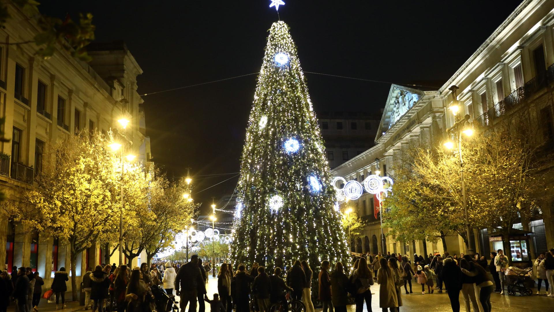 *A: JOSE CARLOS CORDOVILLA 
*F: 29-11-2023
*P:  
*L: PAMPLONA 
*T: INAUGURACION LUCES DE NAVIDAD. PLAZA DEL CASTILLO Y PLAZA DEL AYUNTAMIENTO