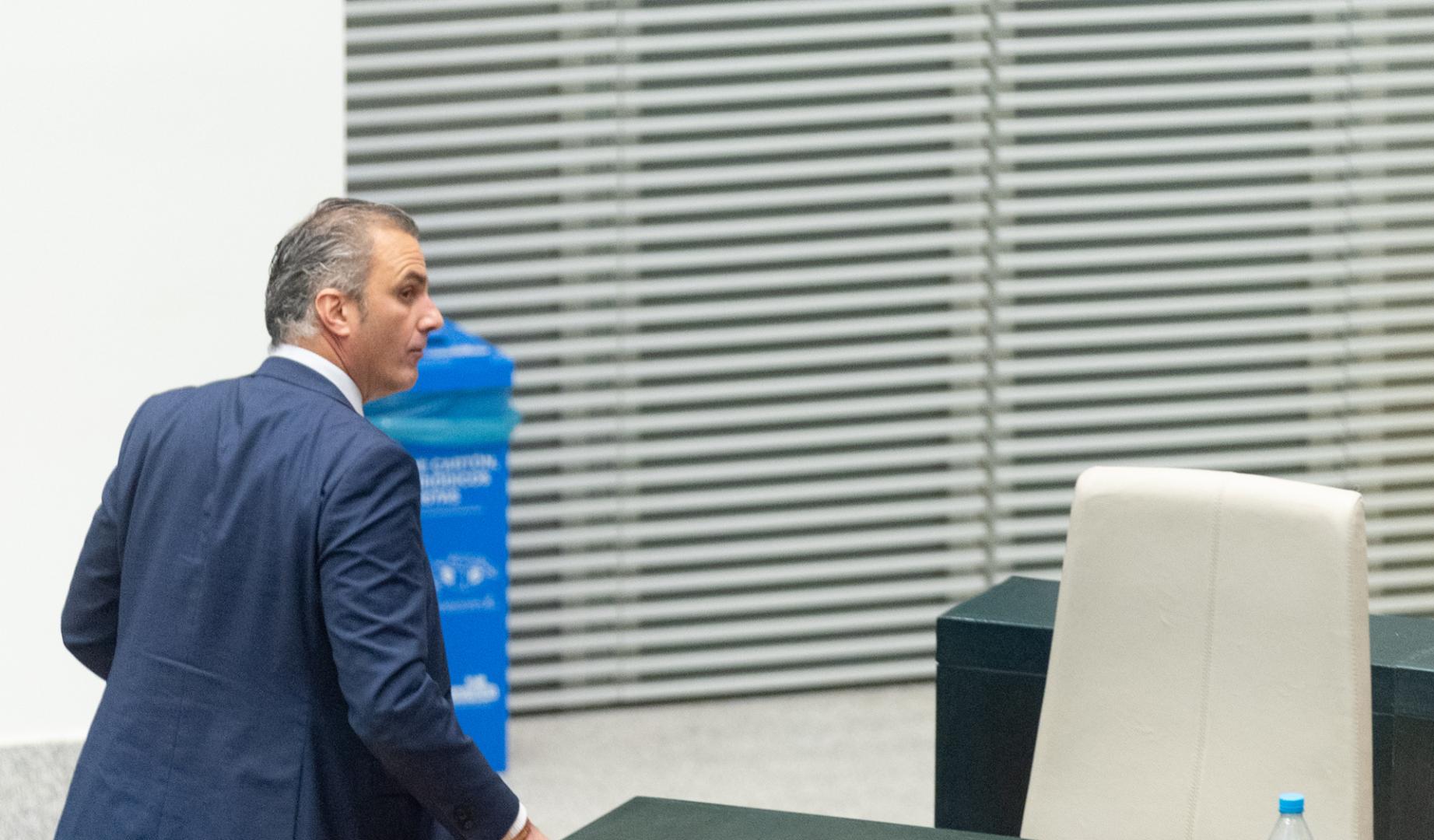 El portavoz de Vox, Javier Ortega Smith, sale de una sesión extraordinaria del Pleno Municipal, en el Ayuntamiento de Madrid
