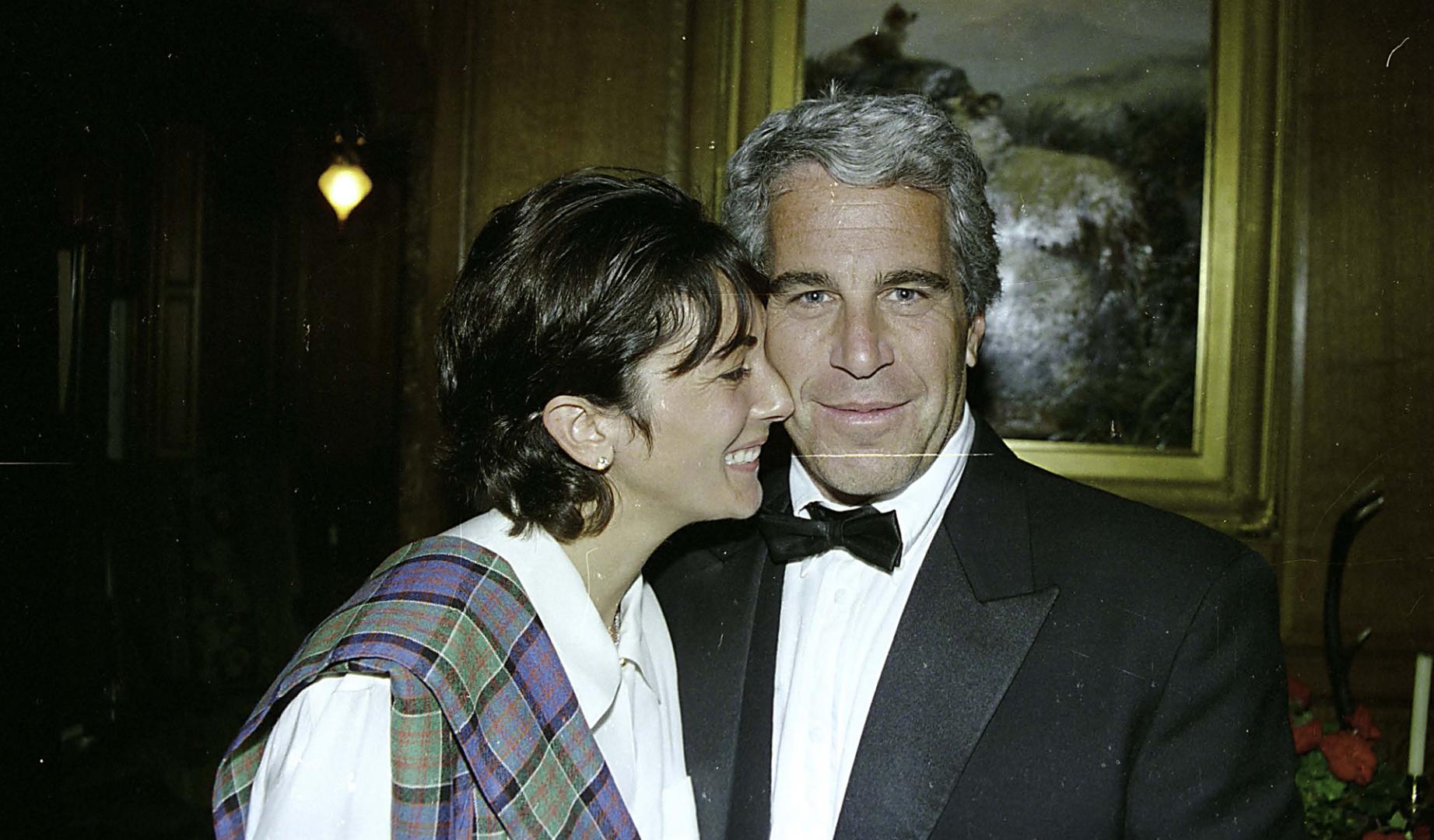 Ghislaine Maxwel y Jeffrey Epstein (imagen de archivo)