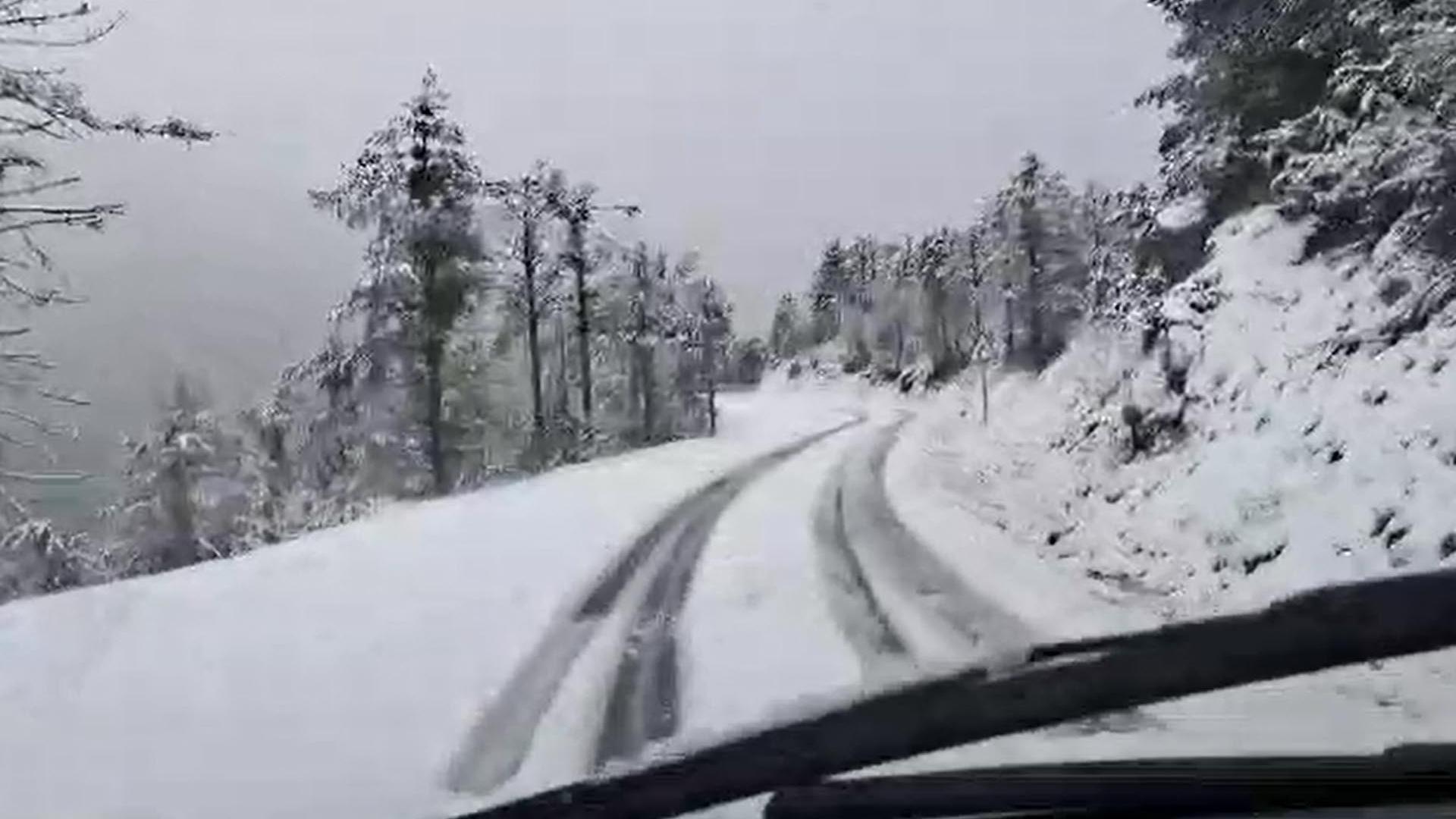 Nieve en la carretera que une Vidángoz con el valle de Salazar