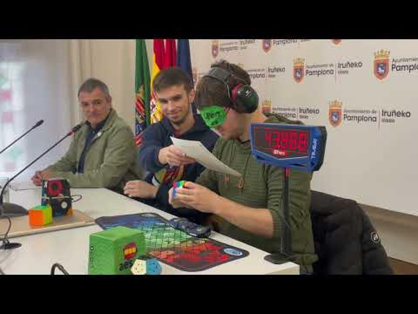 El Navarra Arena albergará del 25 al 28 de julio el Campeonato de Europa de Cubo de Rubik; el presidente de la Asociación Española de Speedcubing, Julen Simón, realizó este 18 de enero una pequeña demostración en Pamplona