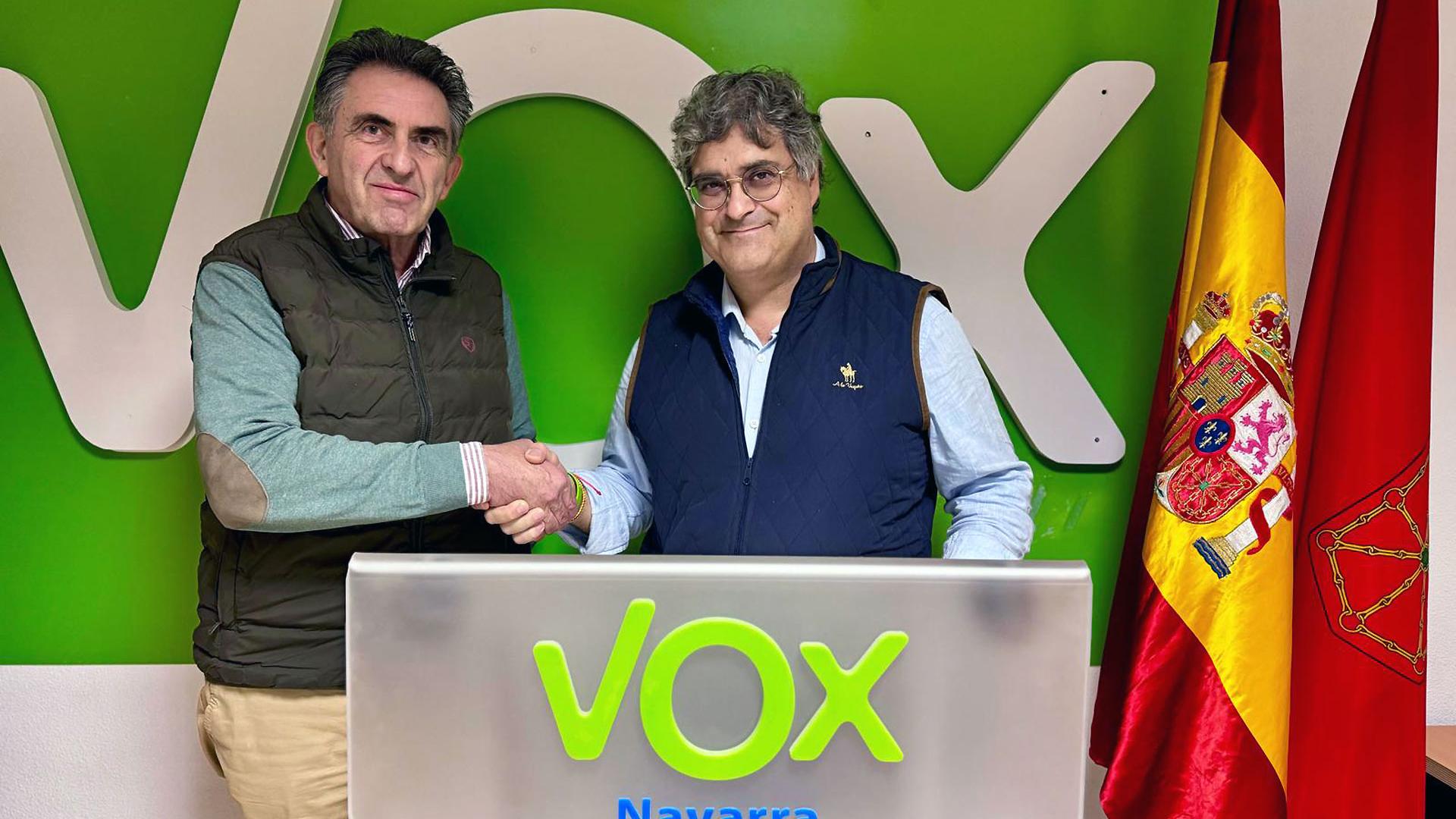 Felipe Aizpún (izda.), junto a José María García Elorz