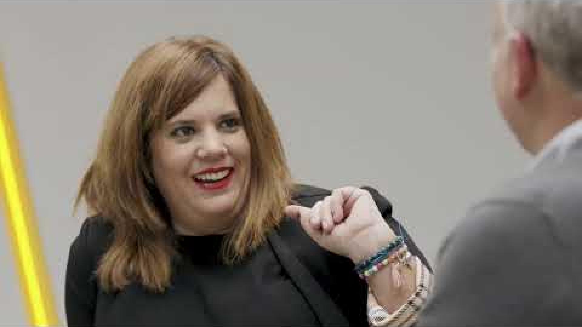 Maite es una defensora a ultranza de las energías renovables y Alberto tiene una visión más pragmática.