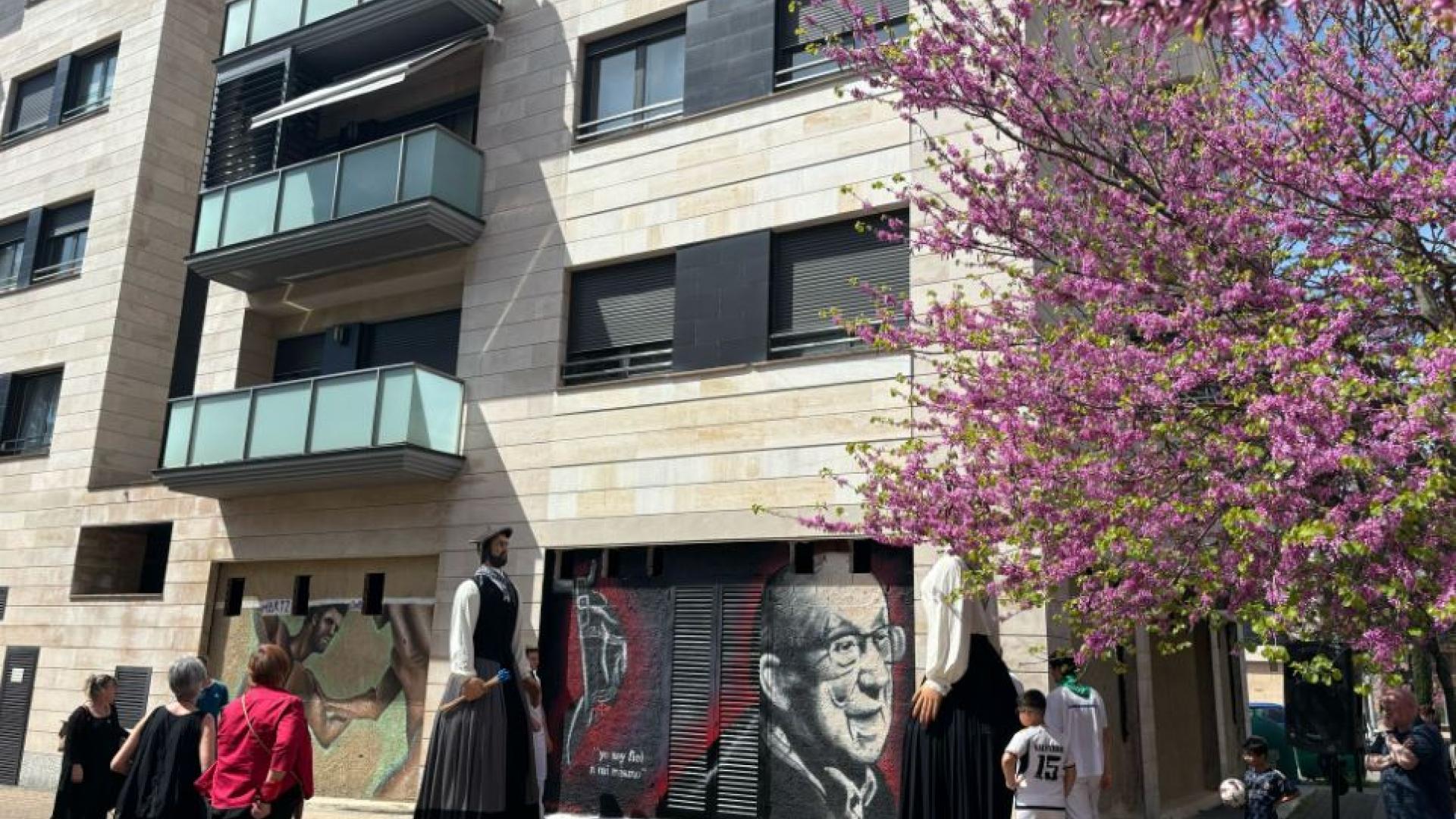 Inauguración de la plaza Patxi Buldain en Huarte