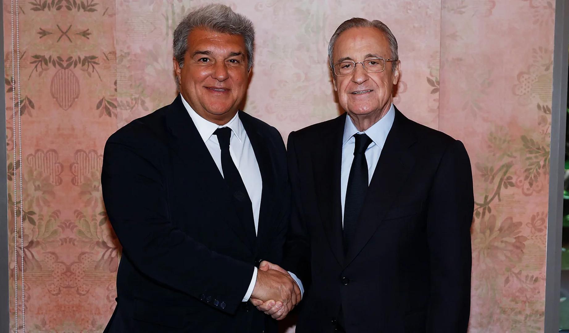 Joan Laporta y Florentino Pérez se saludan antes de la comida de las directivas.