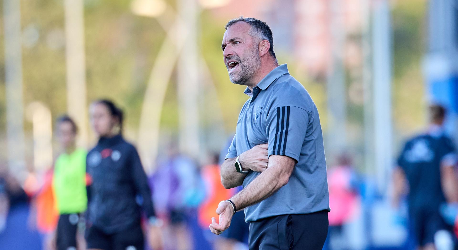Josu Domínguez, entrenador de Osasuna Femenino, en el partido contra el Espanyol