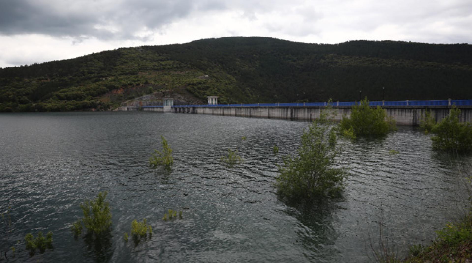 Los embalses de Navarra siguen en muy buena situación y la reserva de agua se mantiene por encima del 90%. En la imagen, vista de Itoiz esta misma semana, que roza el lleno