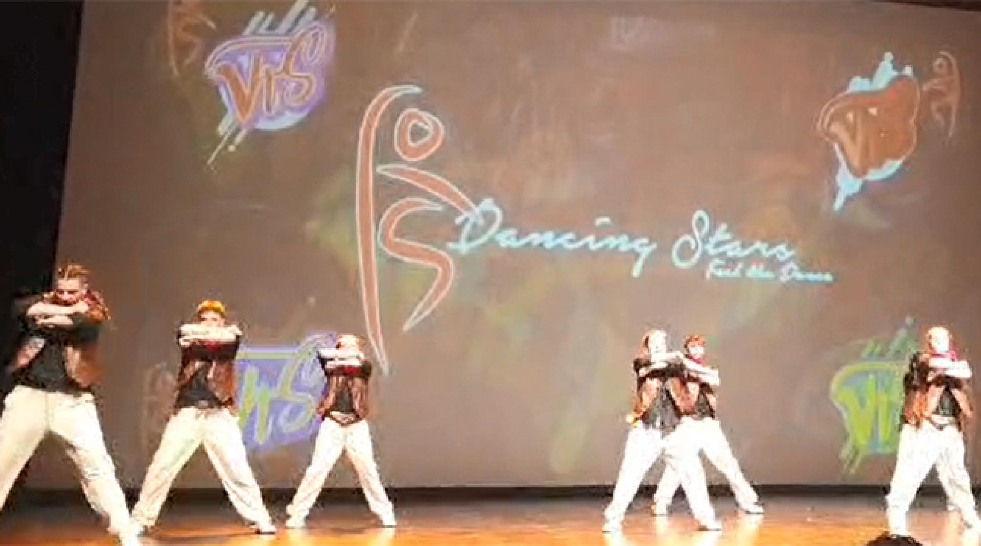 Actuación del grupo de la Academia Arkadia Dance Estudio en la categoría Juvenil